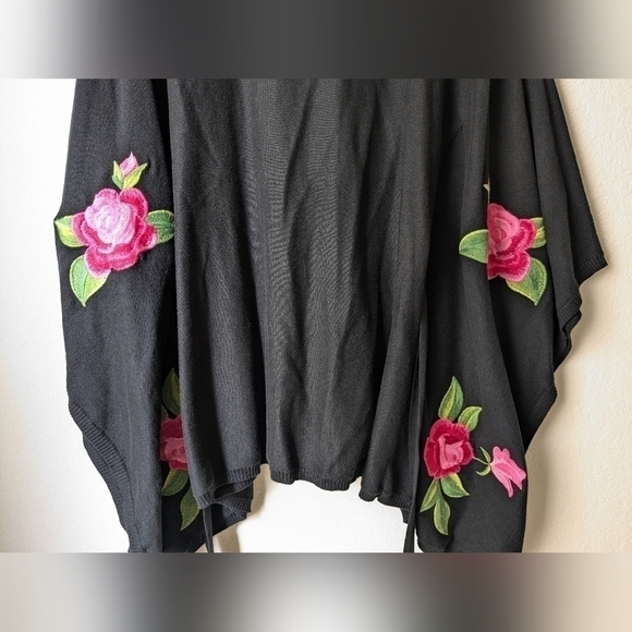 Michael Simon Cotton Cashmere Blend Floral Embroidered Poncho Plus Size 1X - Picture 5 of 13